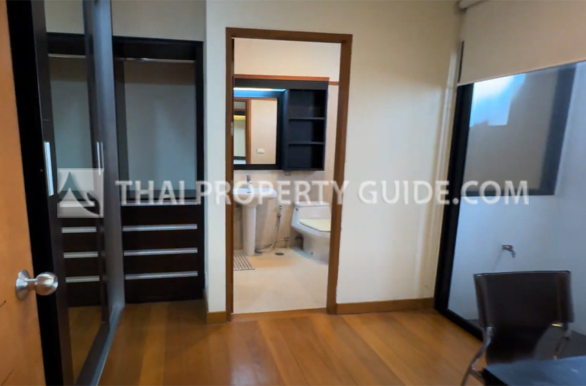 Apartment in Phaholyothin 